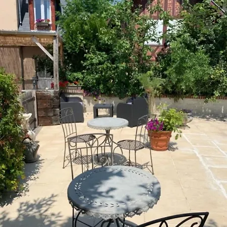 Chambres D'hotes Les Roches Noires Bed & Breakfast